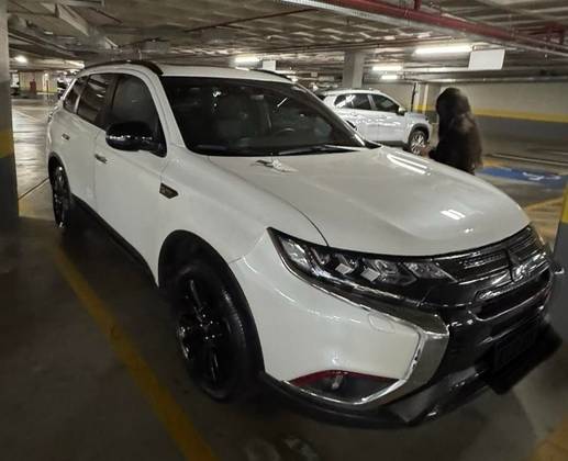 MITSUBISHI OUTLANDER 3.0 MIVEC V6 GASOLINA HPE-S BLACK EDITION AWD AUTOMÁTICO MITSUBISHI OUTLANDER 3.0 MIVEC V6 GASOLINA HPE-S BLACK EDITION AWD AUTOMÁTICO
